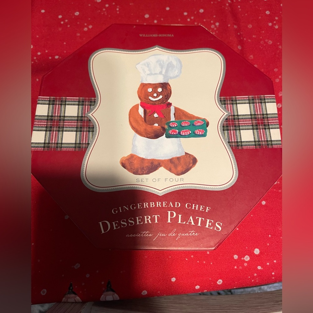 William Sonoma Small Gingerbread Plates Set of 4 in box